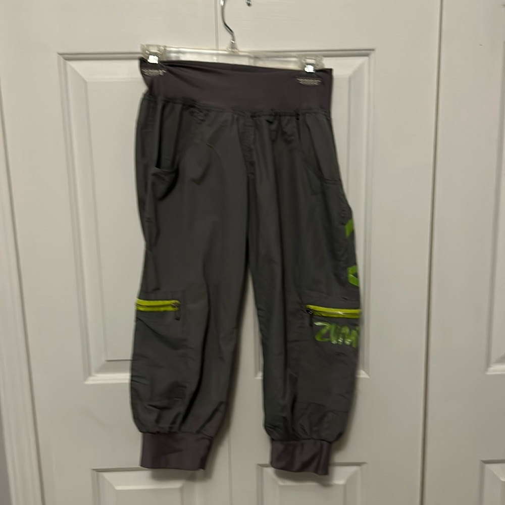 ZUMBA wear sz XS Fitness Cargo CROPPED Parachute Pants Stretch Waist GUC B52